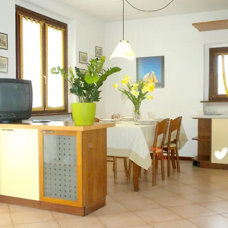 Belvilla By Oyo Garden A Quattro בית נופש לאזיסה